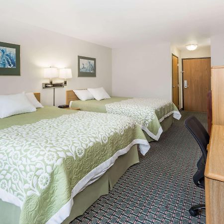 Days Inn By Wyndham Stoughton Wi. מראה חיצוני תמונה