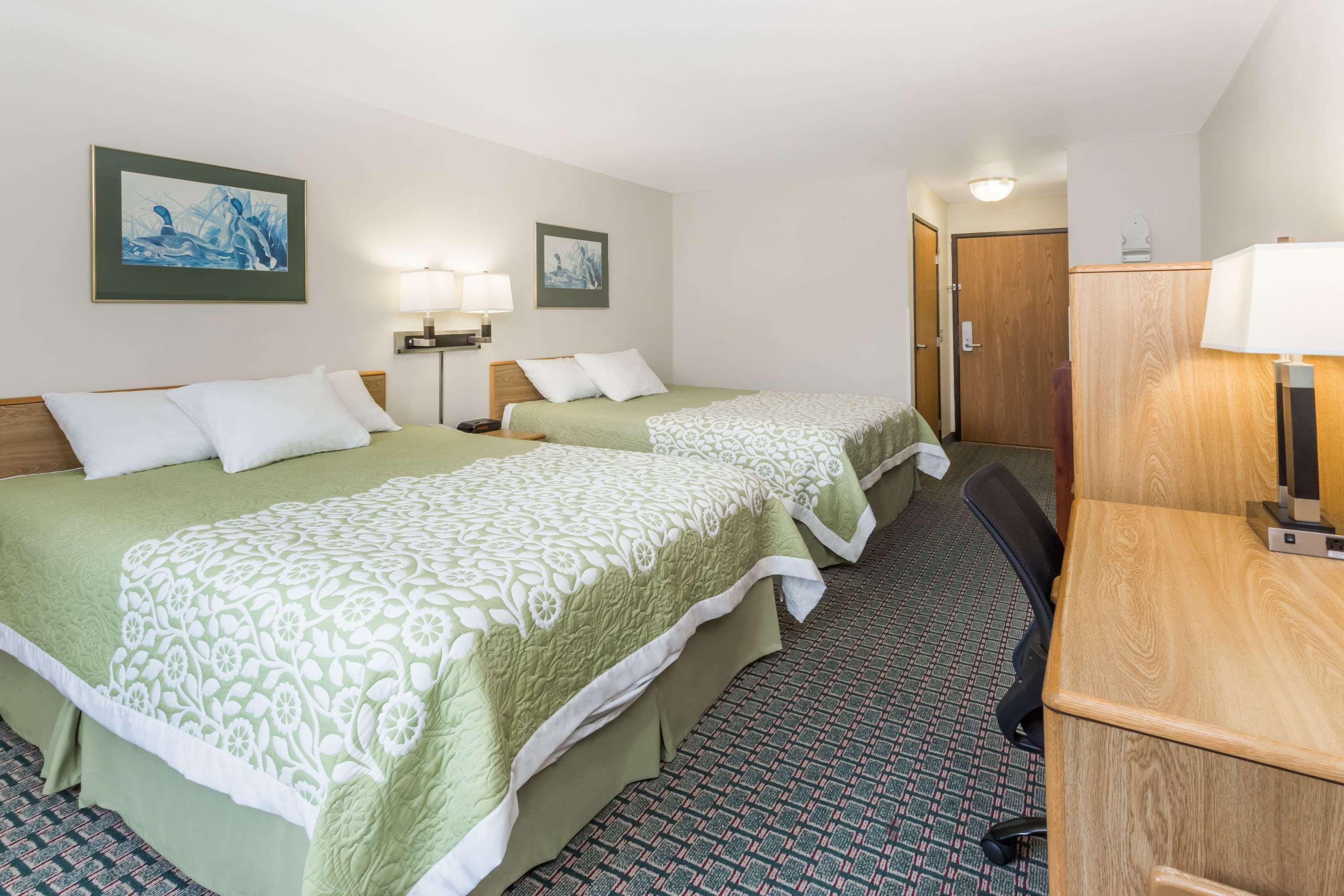 Days Inn By Wyndham Stoughton Wi. מראה חיצוני תמונה
