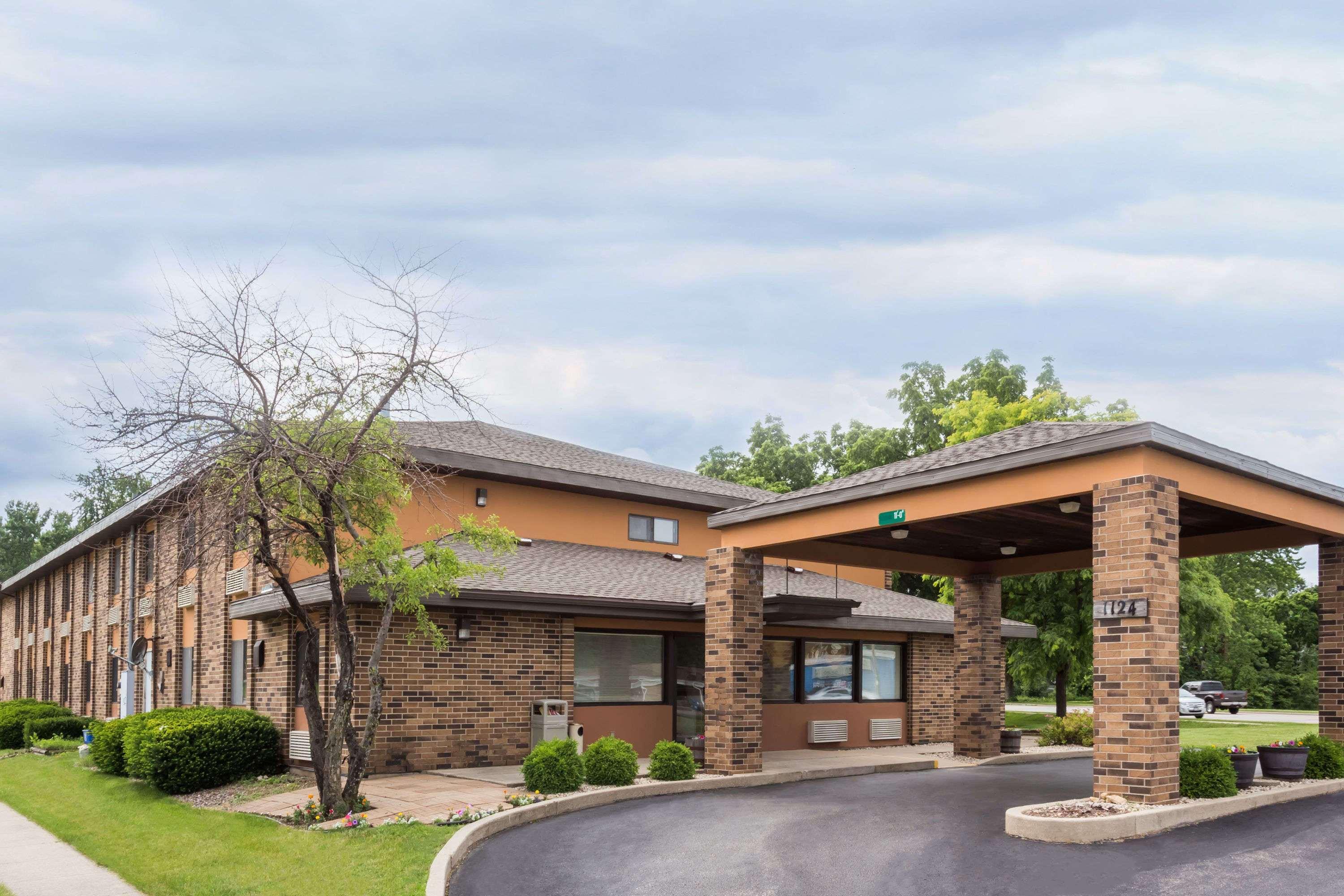 Days Inn By Wyndham Stoughton Wi. מראה חיצוני תמונה