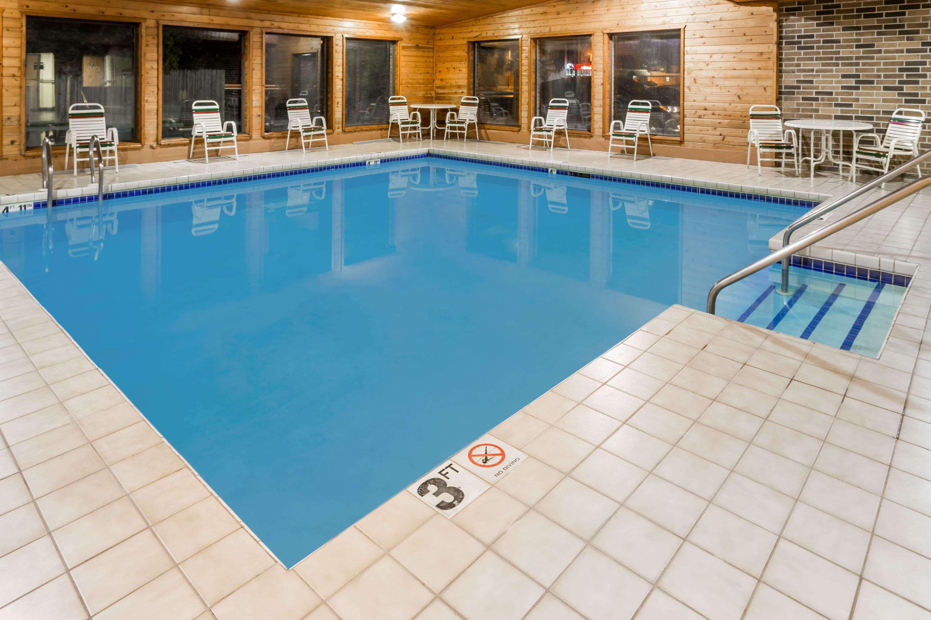Days Inn By Wyndham Stoughton Wi. מראה חיצוני תמונה