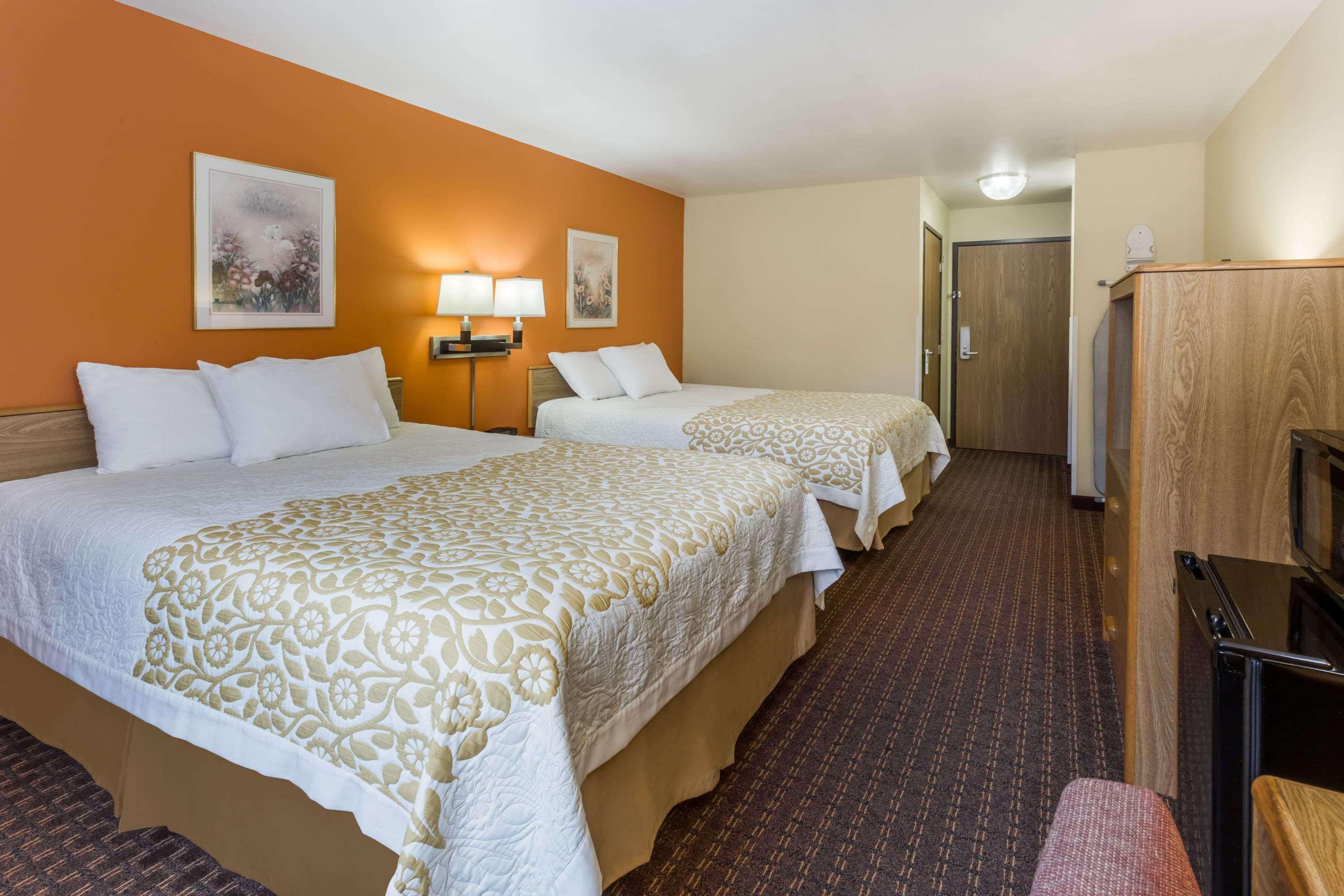 Days Inn By Wyndham Stoughton Wi. מראה חיצוני תמונה