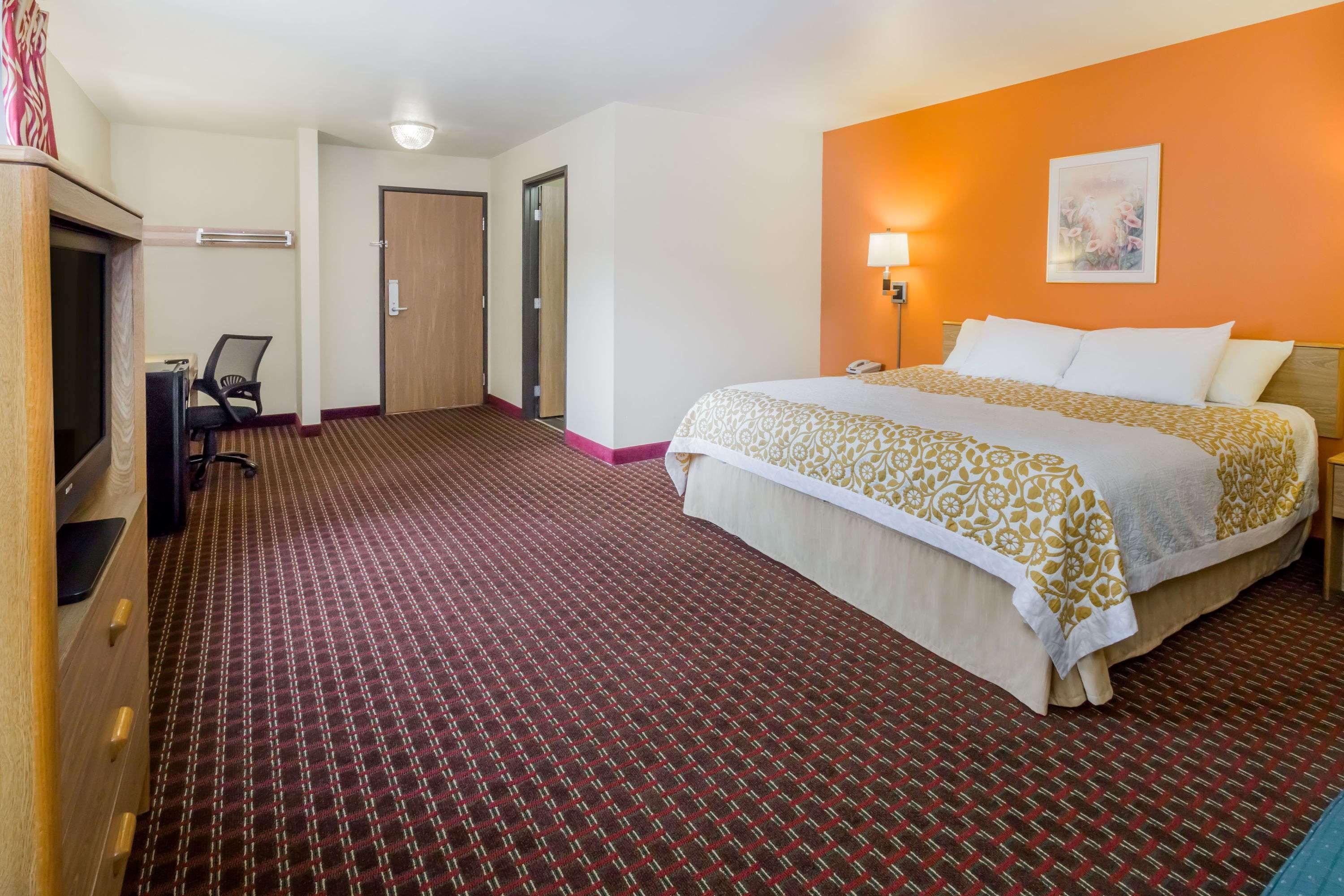 Days Inn By Wyndham Stoughton Wi. מראה חיצוני תמונה