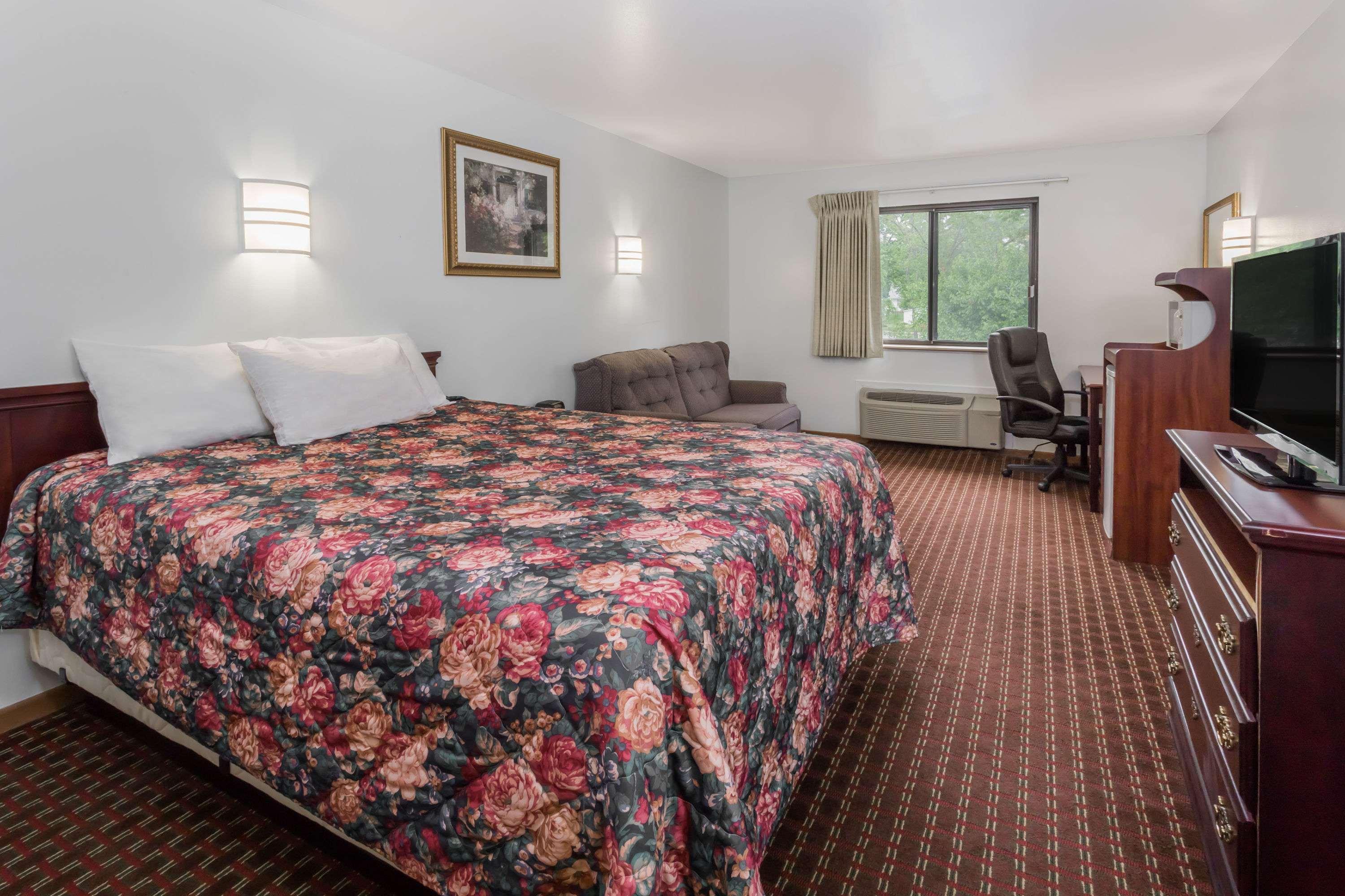 Days Inn By Wyndham Stoughton Wi. מראה חיצוני תמונה