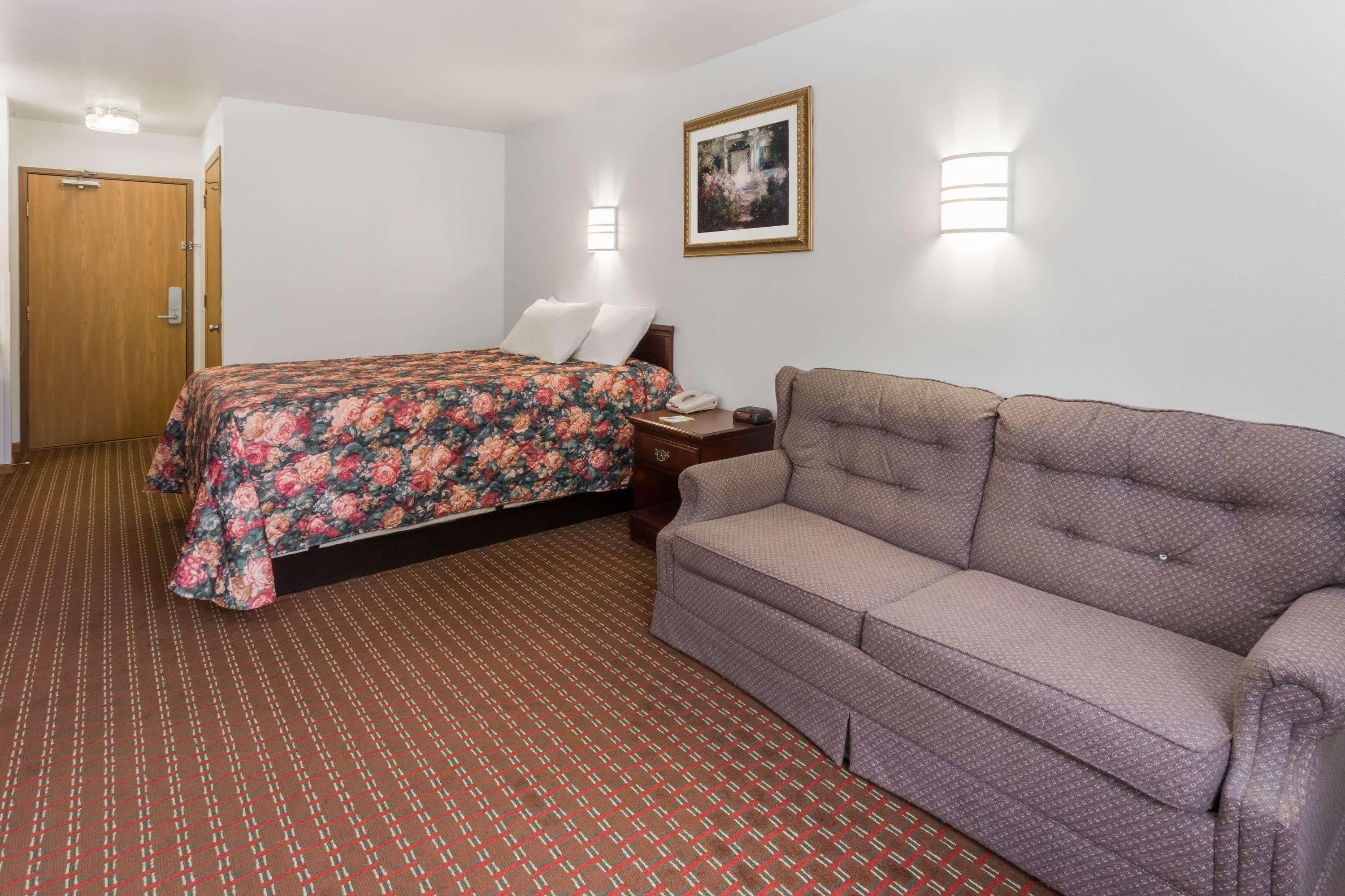 Days Inn By Wyndham Stoughton Wi. מראה חיצוני תמונה