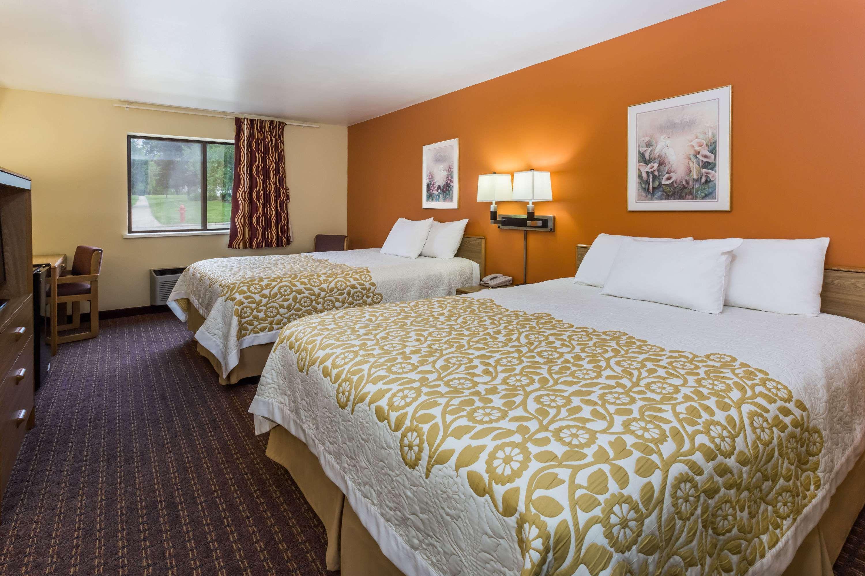 Days Inn By Wyndham Stoughton Wi. מראה חיצוני תמונה